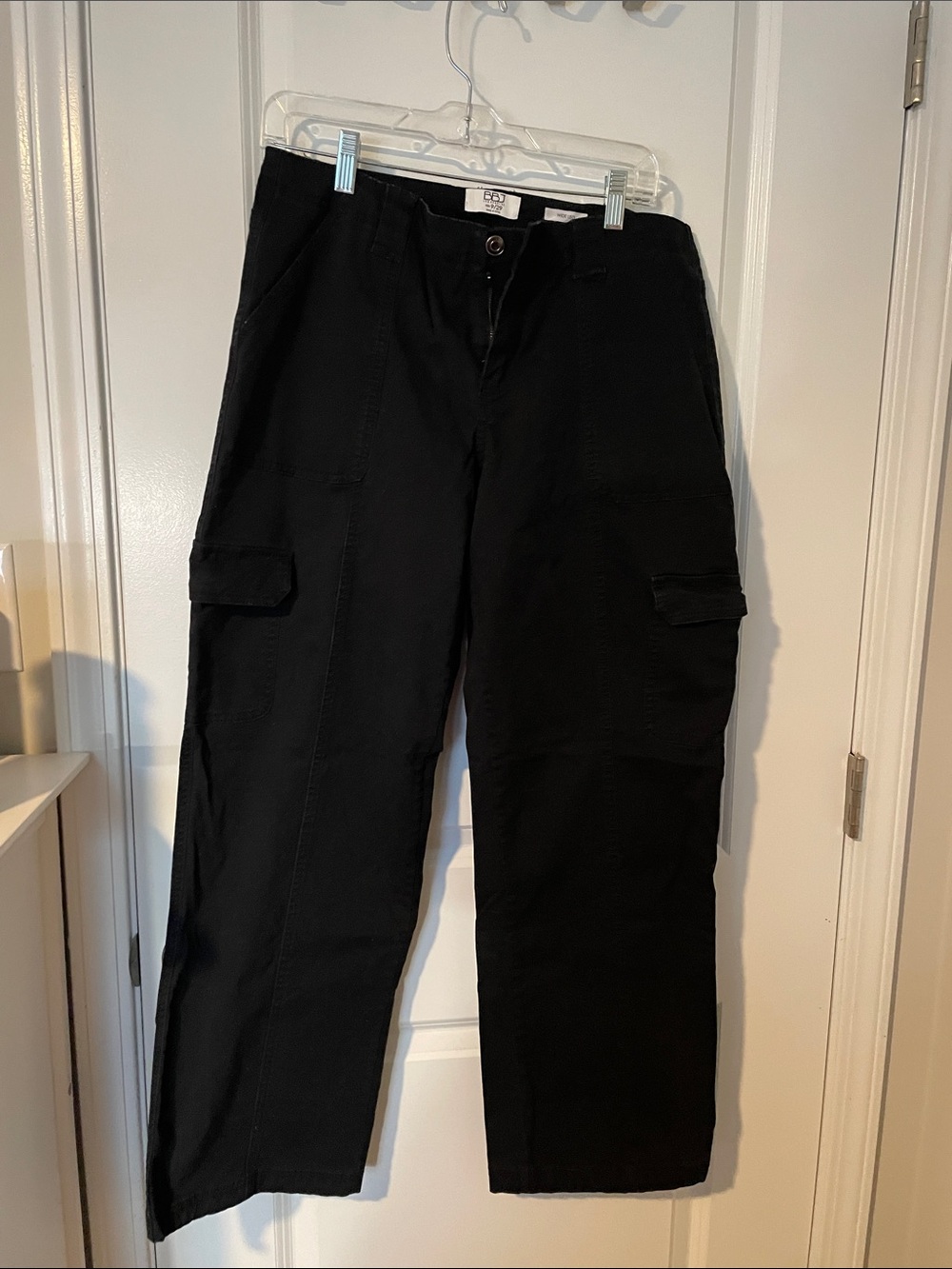 Black Wide-Leg Women's Cargo Jeans - Flare & Utility Style wide leg